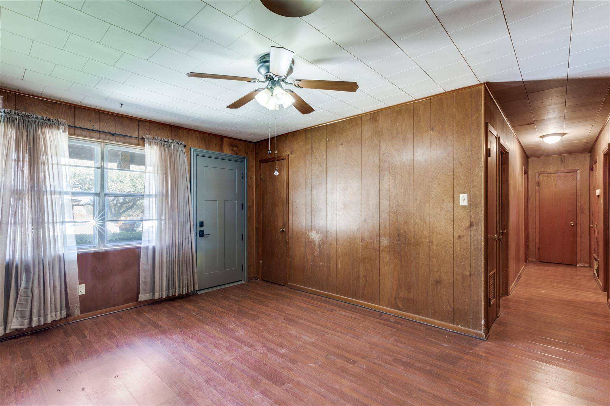 707 Debus DR, Taylor, TX 76574