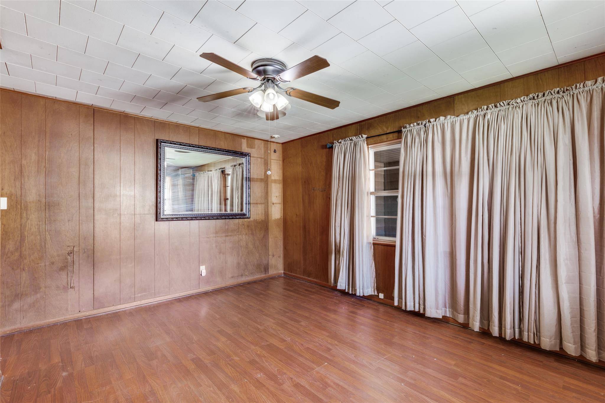 707 Debus DR, Taylor, TX 76574