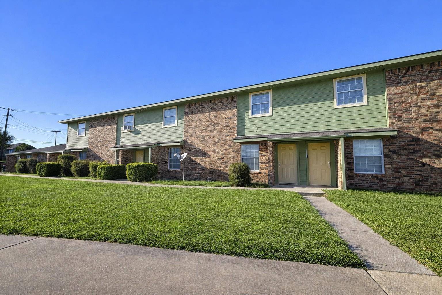 300 Meadow DR, Rockdale, TX 76567
