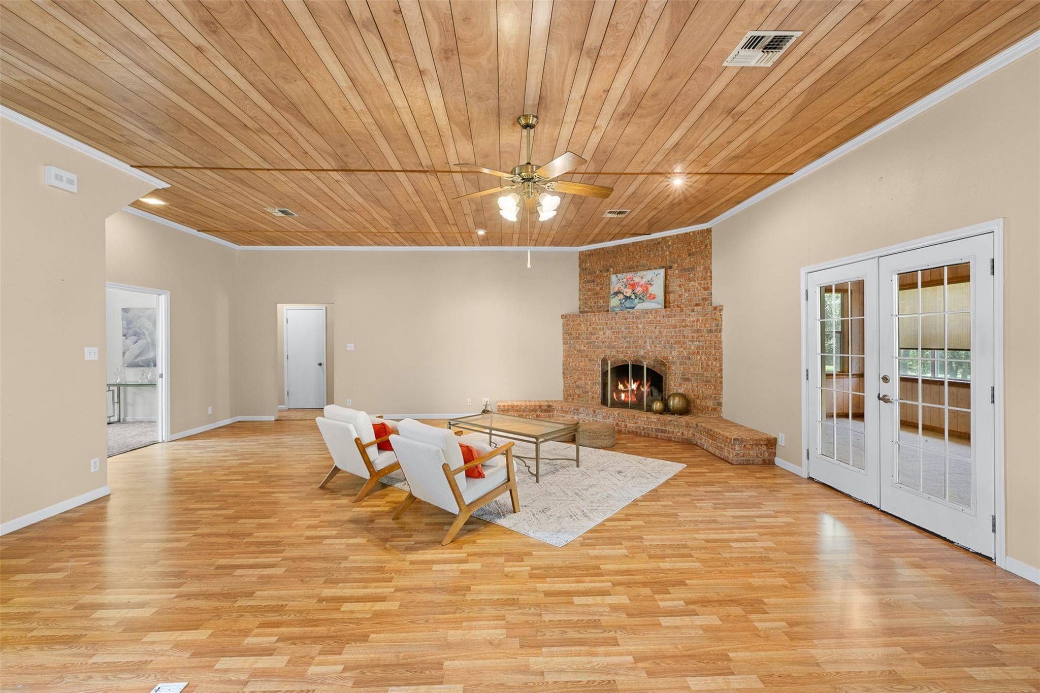 730 Panorama RD, La Grange, TX 78945