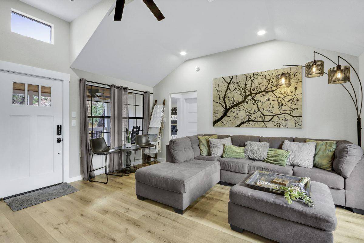 106 Chapparal CIR, Wimberley, TX 78676