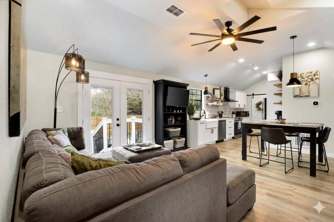 106 Chapparal CIR, Wimberley, TX 78676