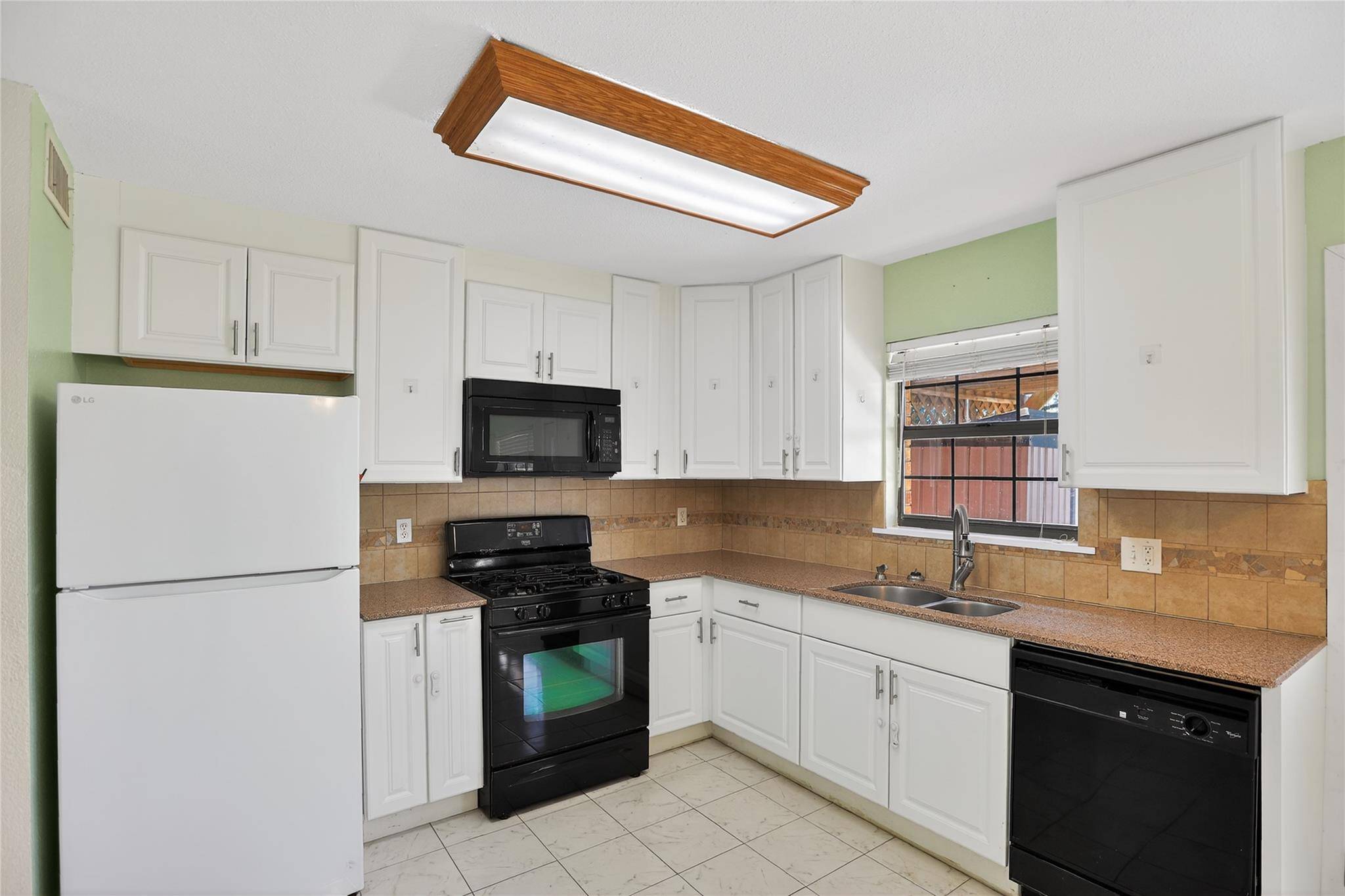 1308 Pendergrass ST, Lockhart, TX 78644
