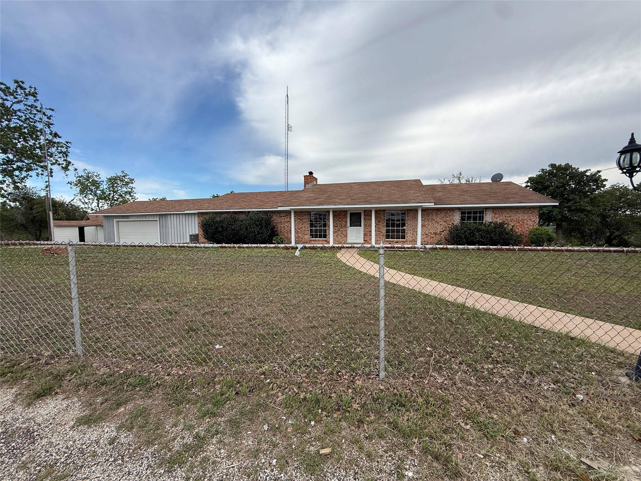 713 Fm 153, Smithville, TX 78957