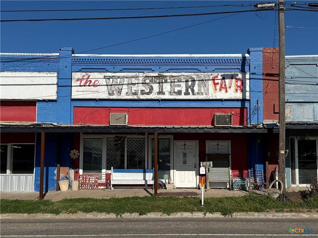 204 E Gassaway Ave, Lott, TX 76656