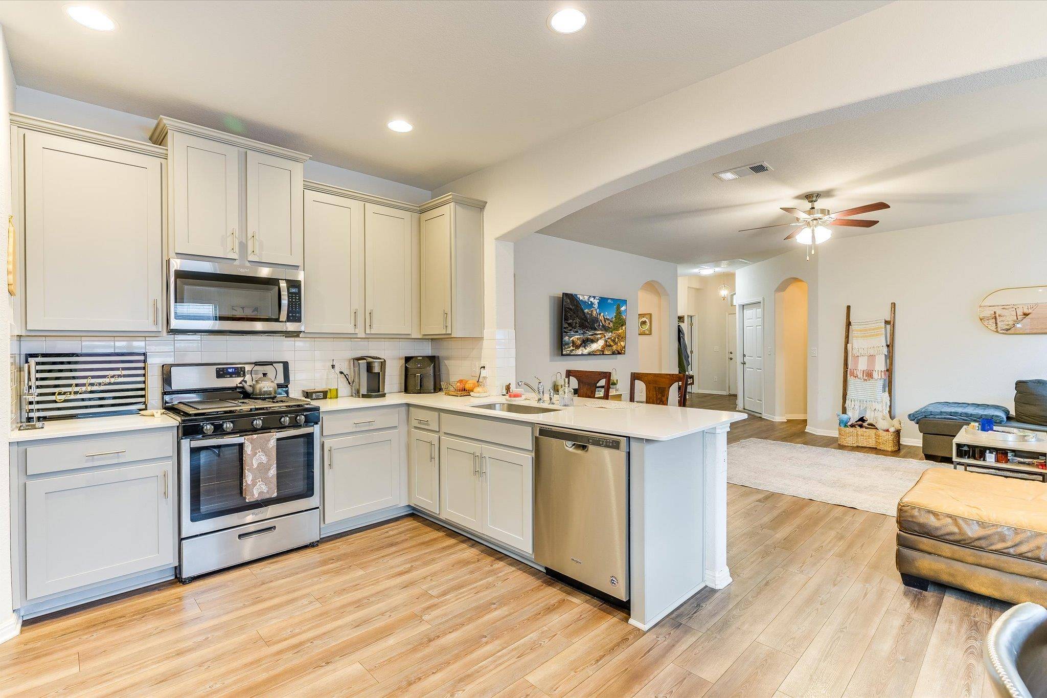132 Walkup LN, Leander, TX 78641