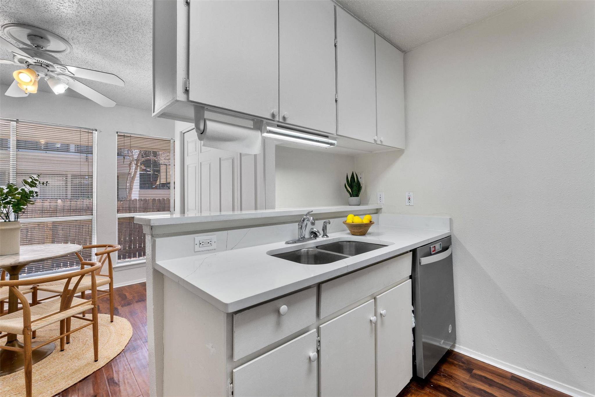 6910 Hart LN #203, Austin, TX 78731