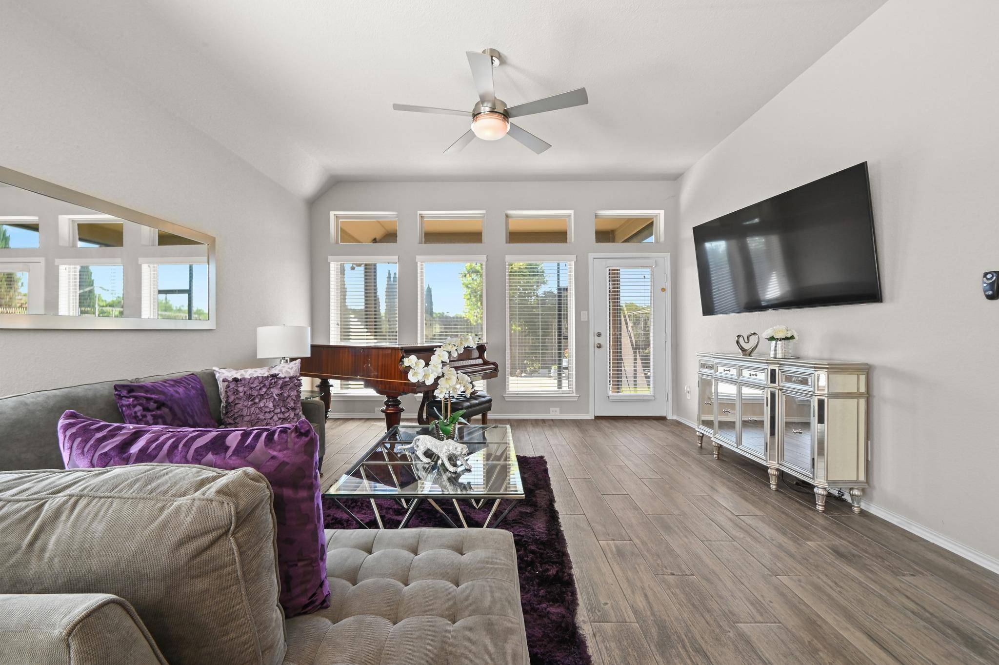 373 LACEY OAK LOOP, San Marcos, TX 78666