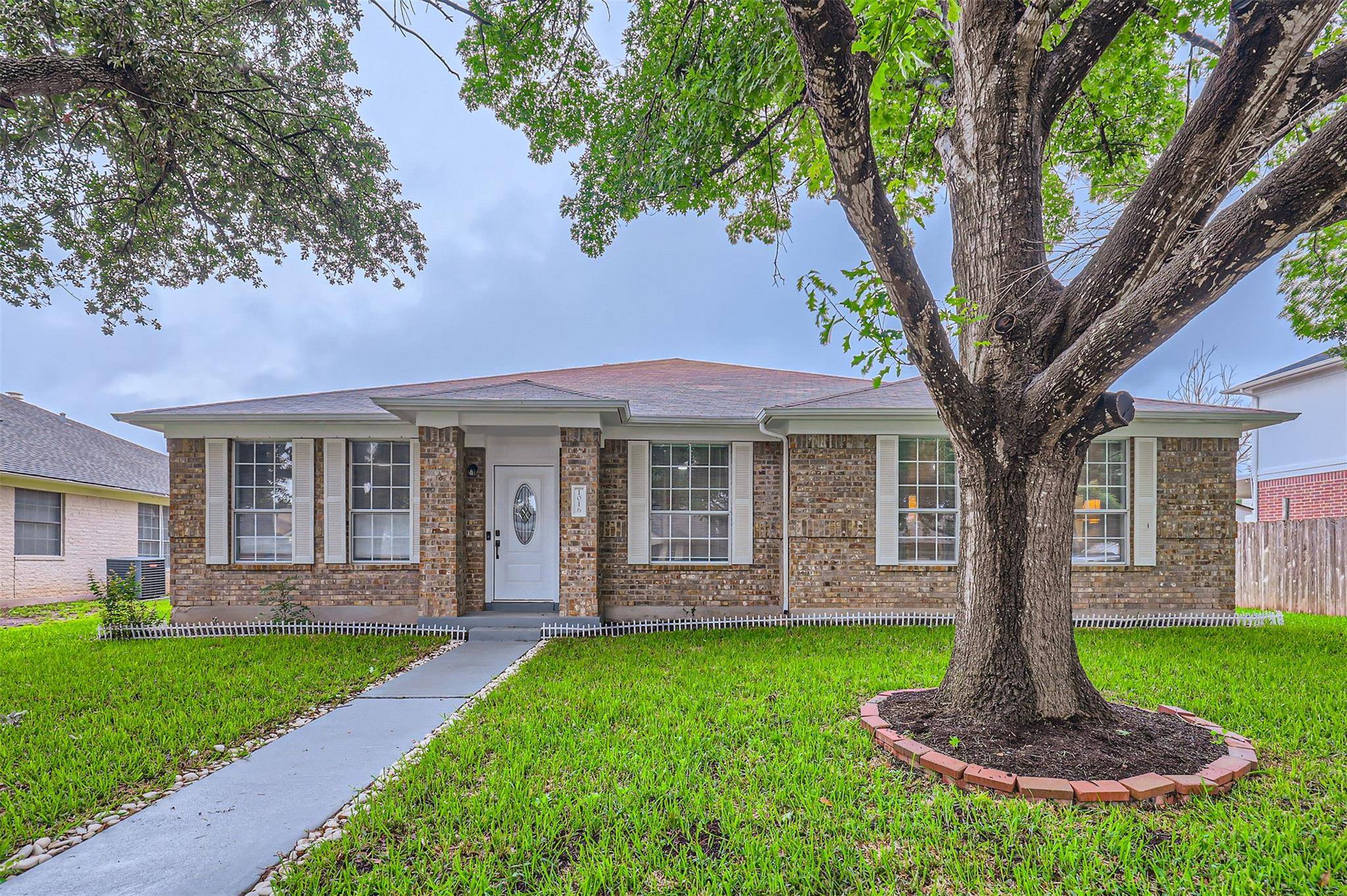 1016 Thackeray LN, Pflugerville, TX 78660