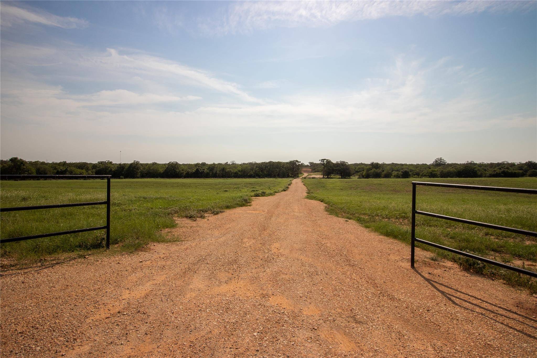 6562 Cross RD, Seguin, TX 78155