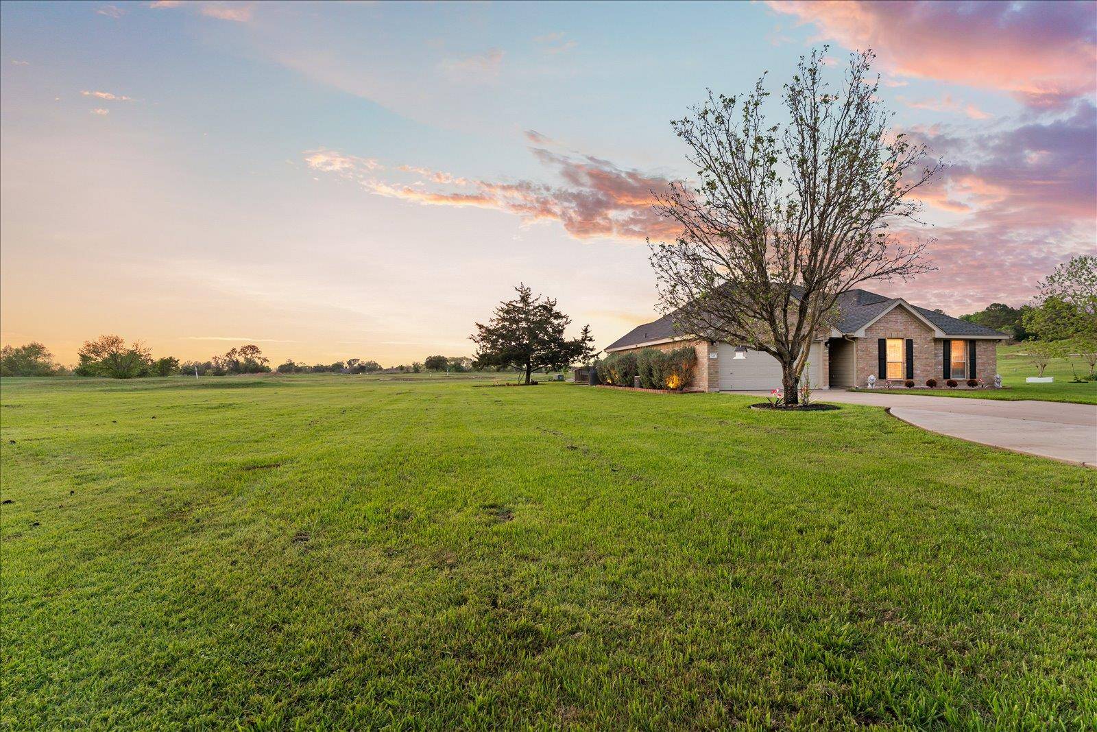 125 Fairway CT, Bastrop, TX 78602