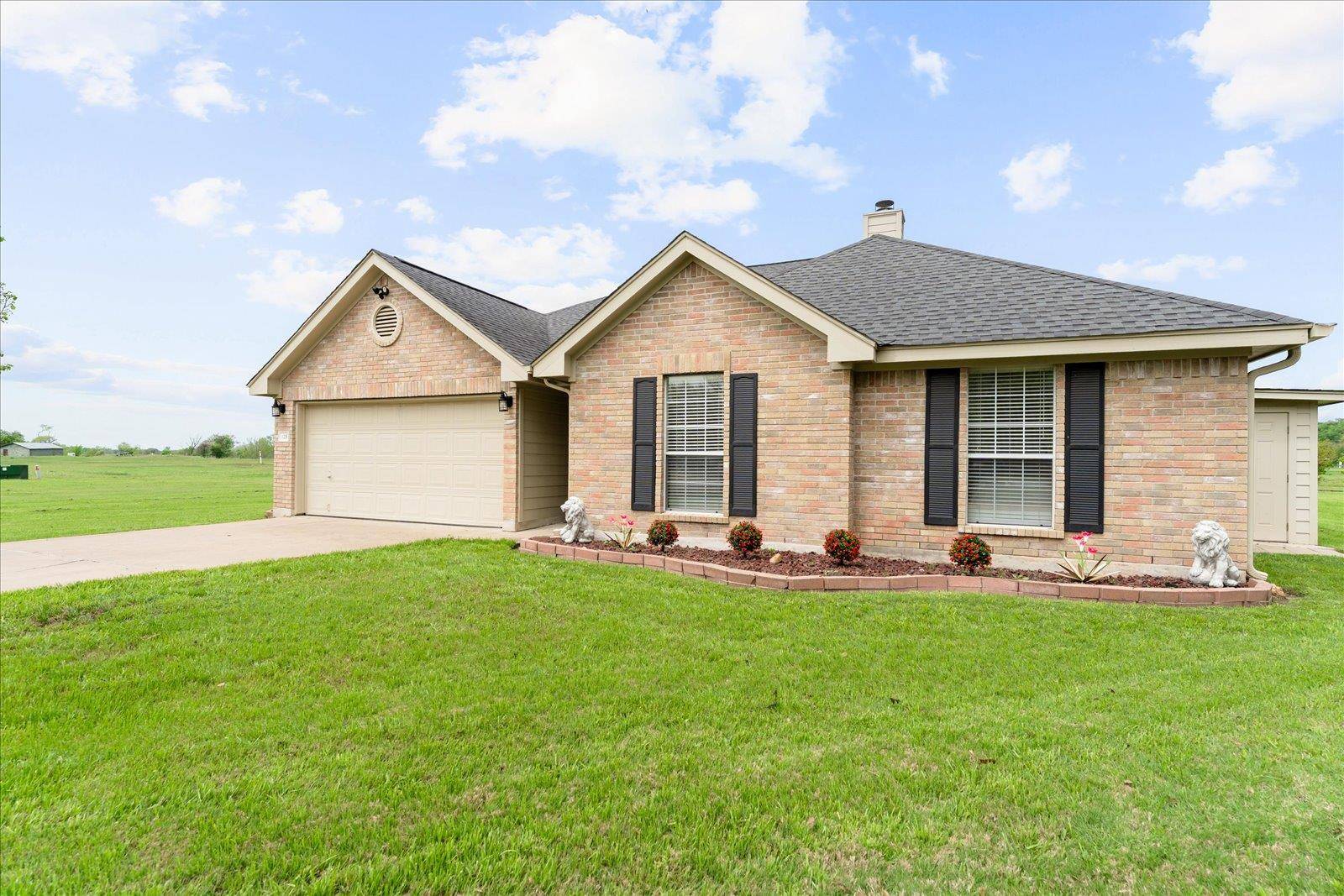 125 Fairway CT, Bastrop, TX 78602