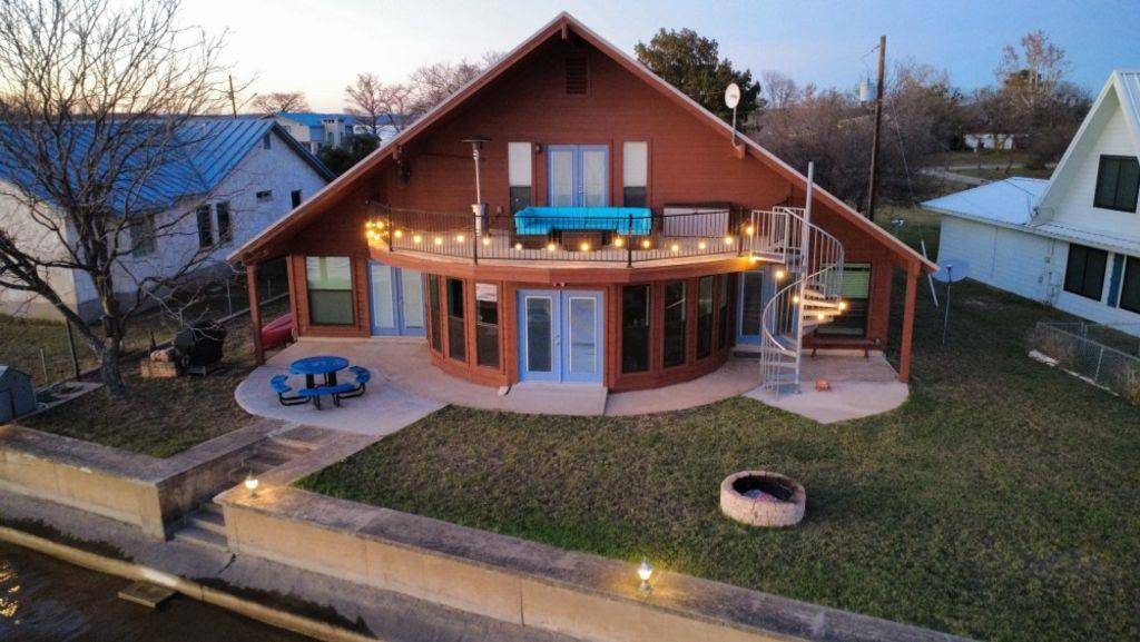 746 E Island DR, Bluffton, TX 78607