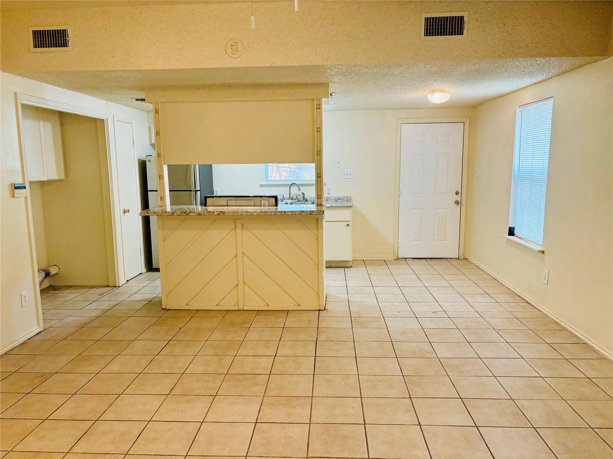 1206 Tartan LN #B, Austin, TX 78753