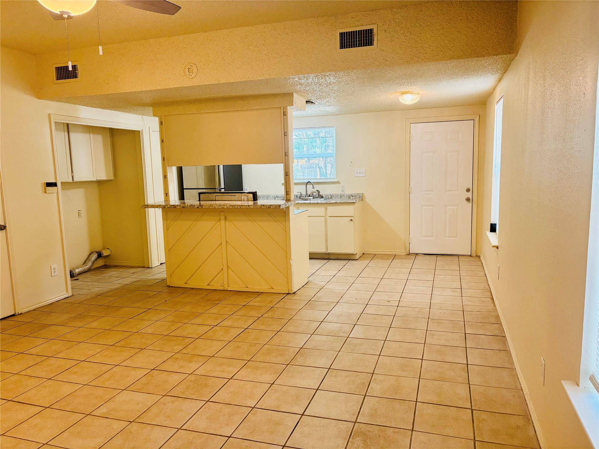1206 Tartan LN #B, Austin, TX 78753