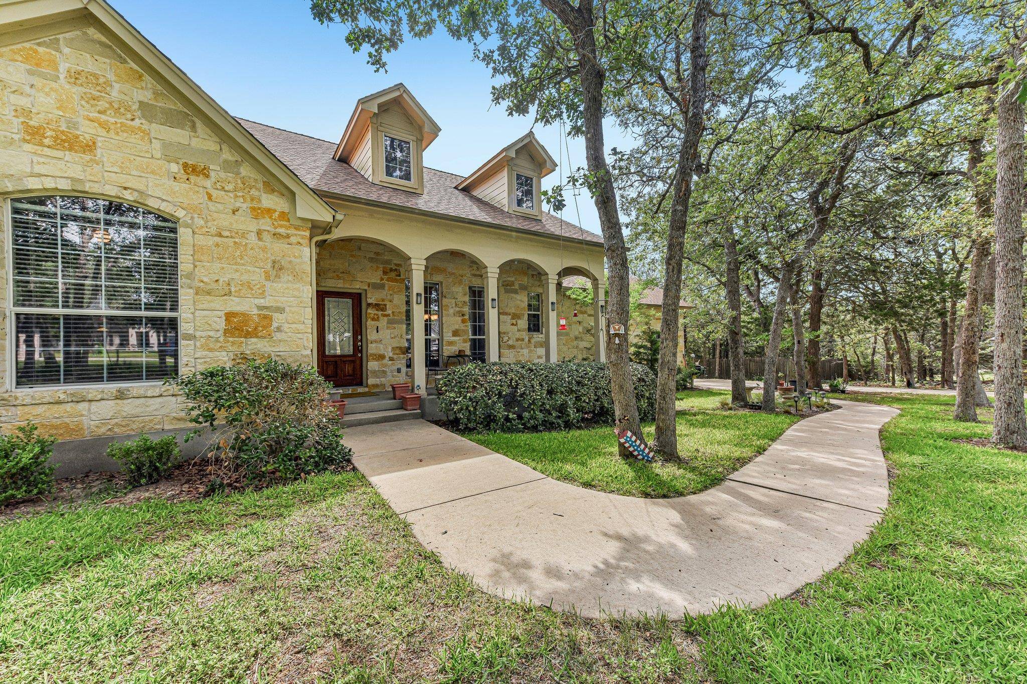 109 Elm Wood DR, Elgin, TX 78621