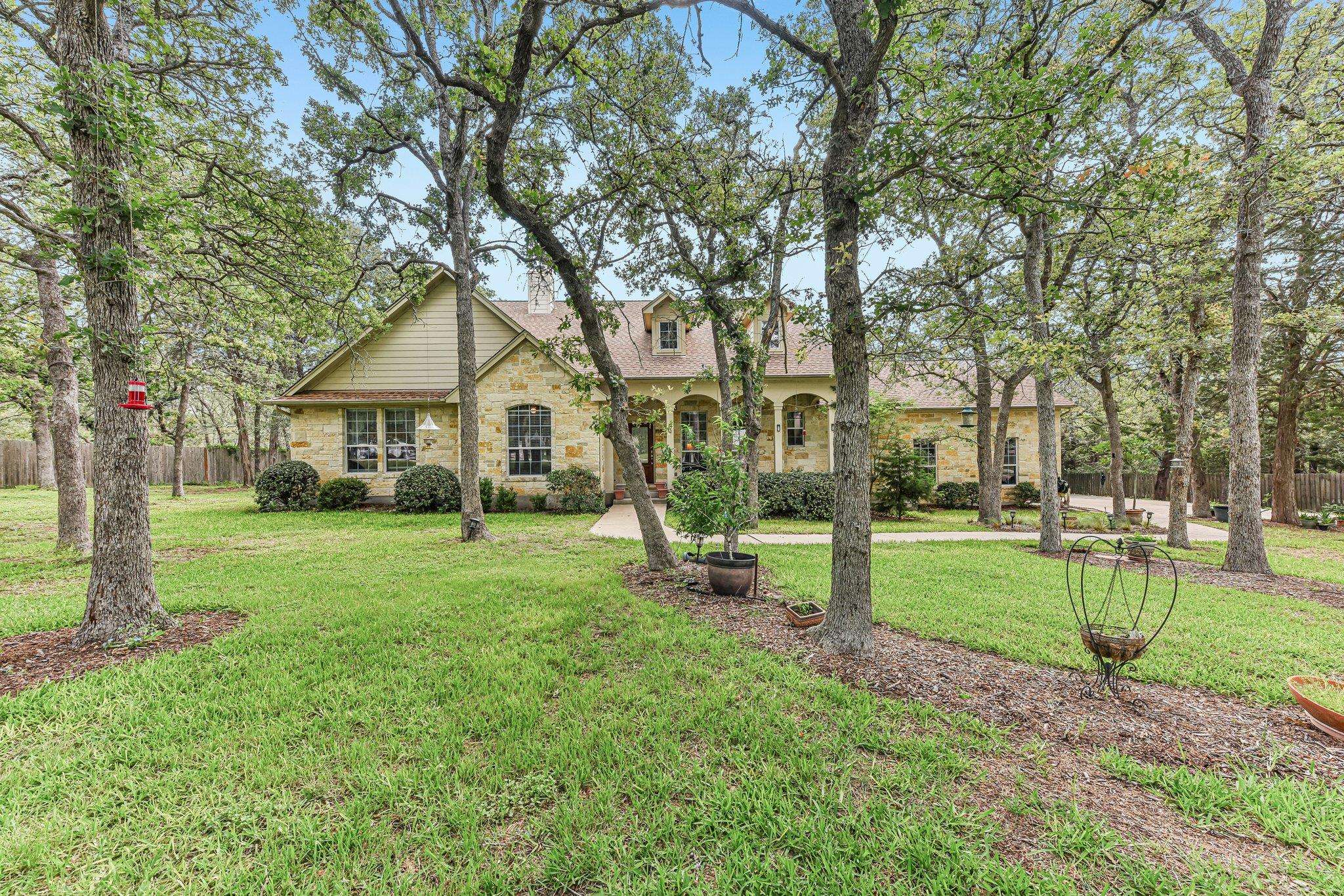 109 Elm Wood DR, Elgin, TX 78621