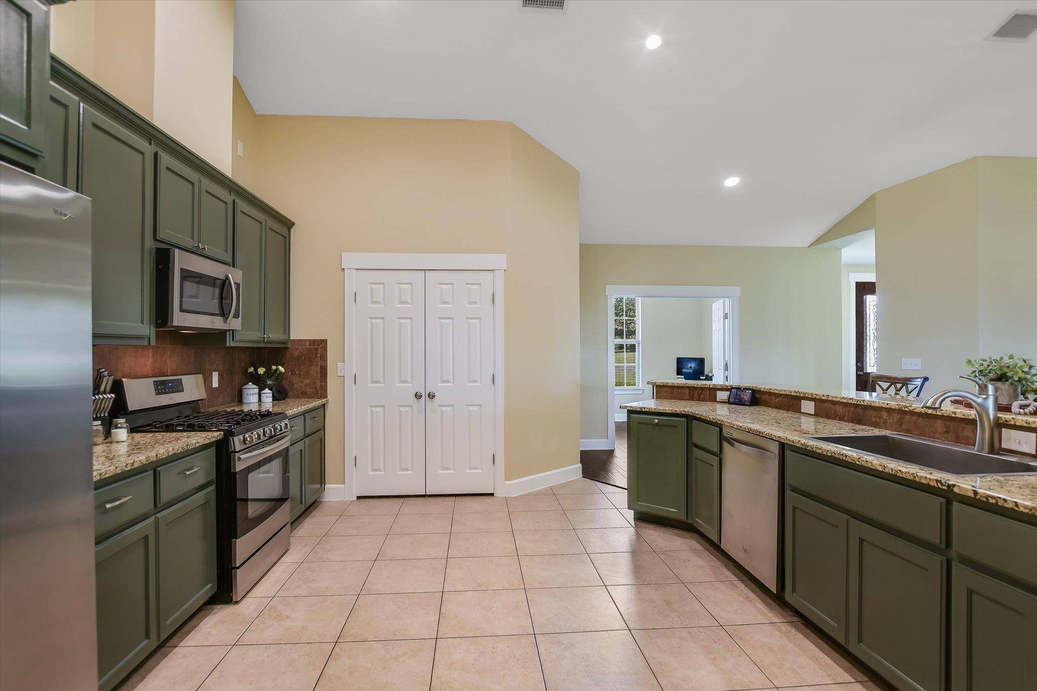 212 Christine LN, Liberty Hill, TX 78642