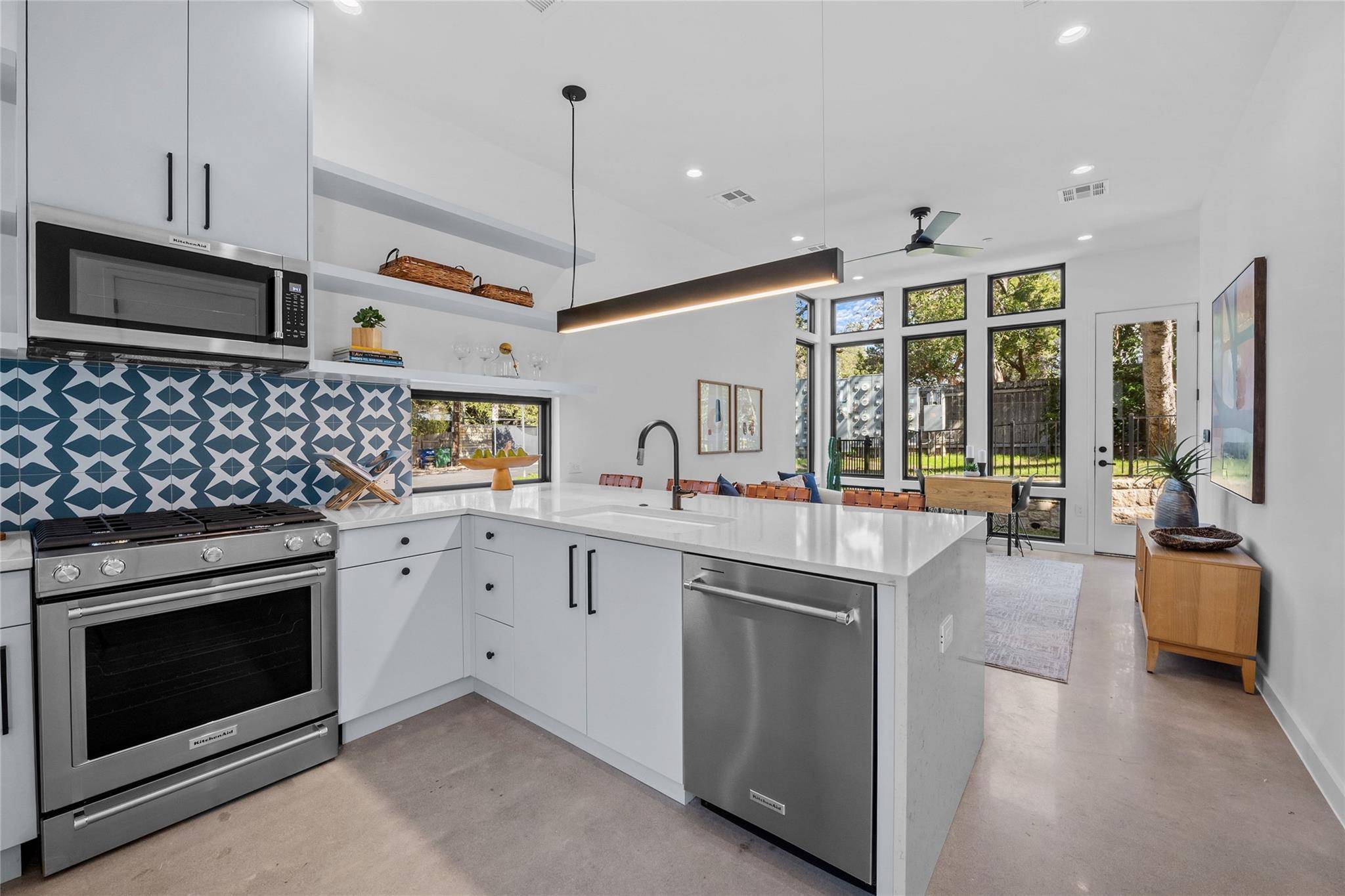 219 Lessin LN #10A, Austin, TX 78704