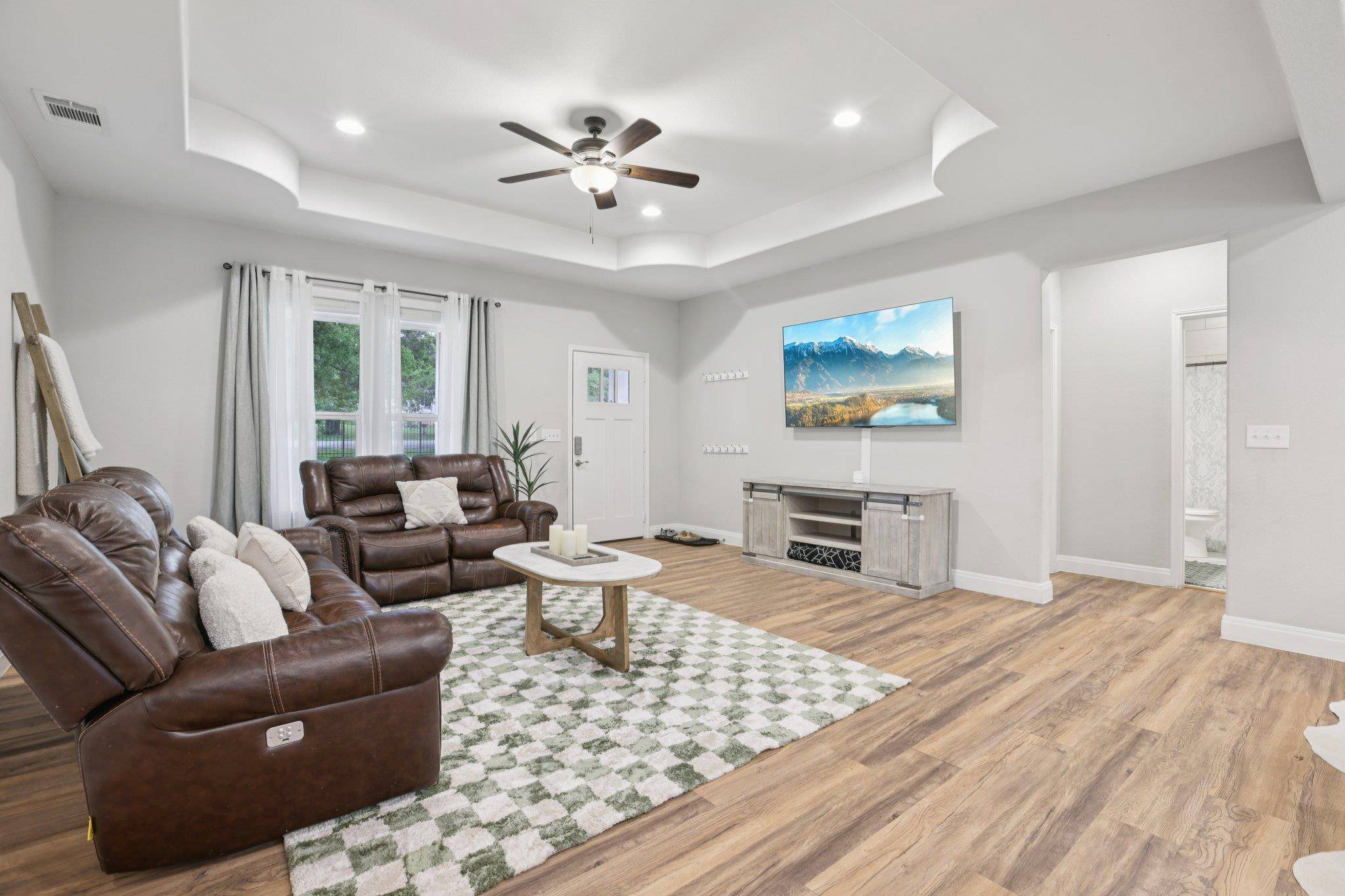 112 Twin Lakes LN, Bastrop, TX 78602