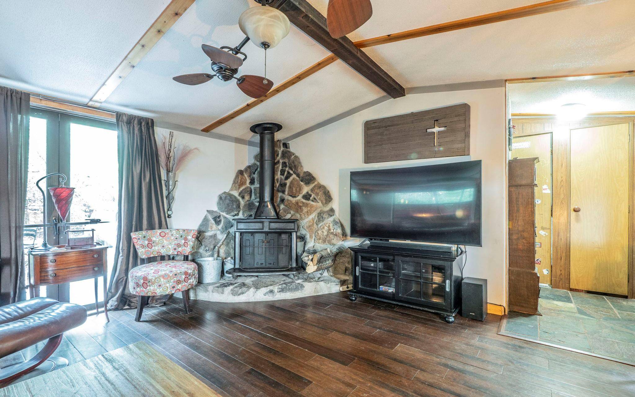 210 W Lakeshore DR, Dripping Springs, TX 78620