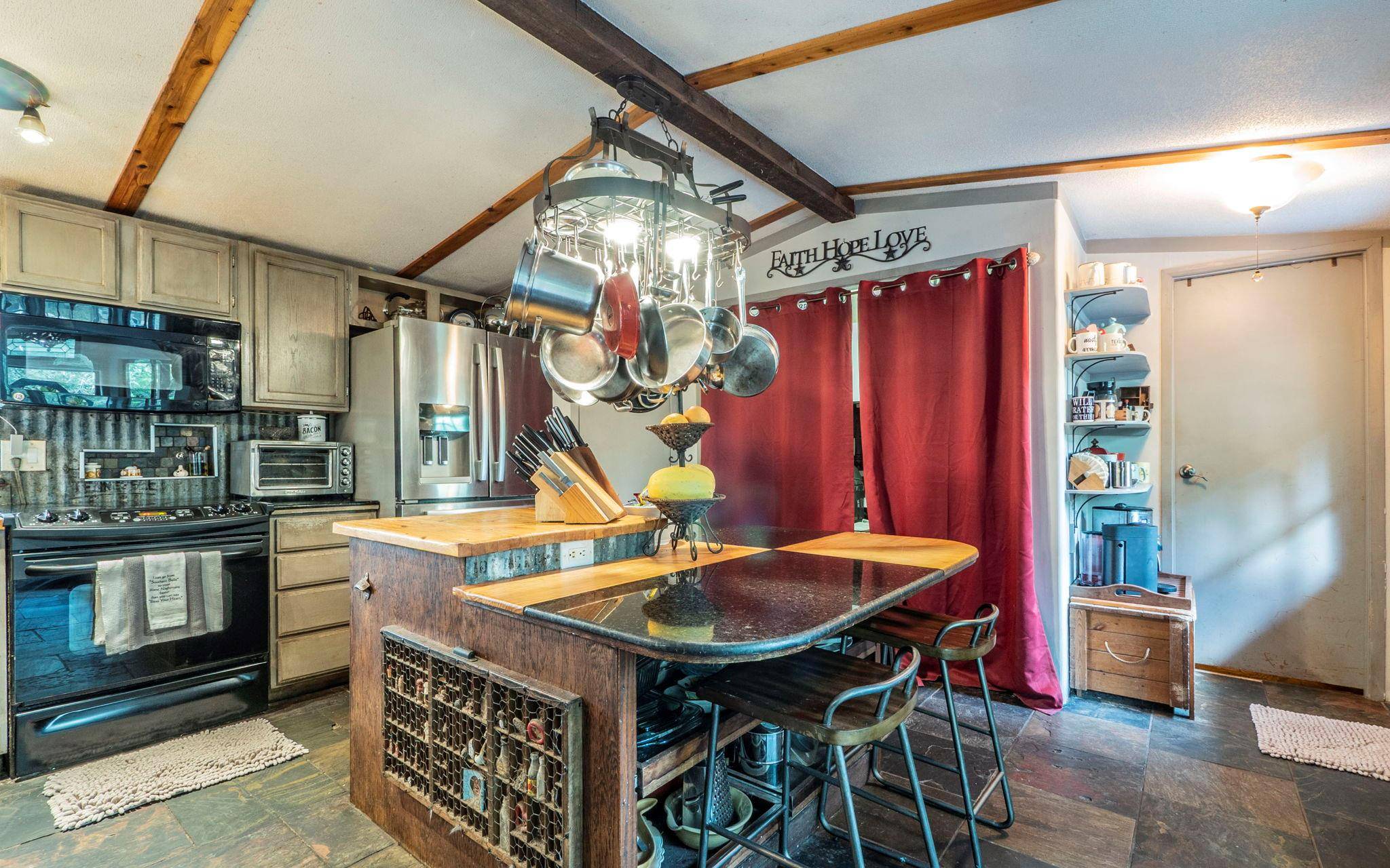 210 W Lakeshore DR, Dripping Springs, TX 78620