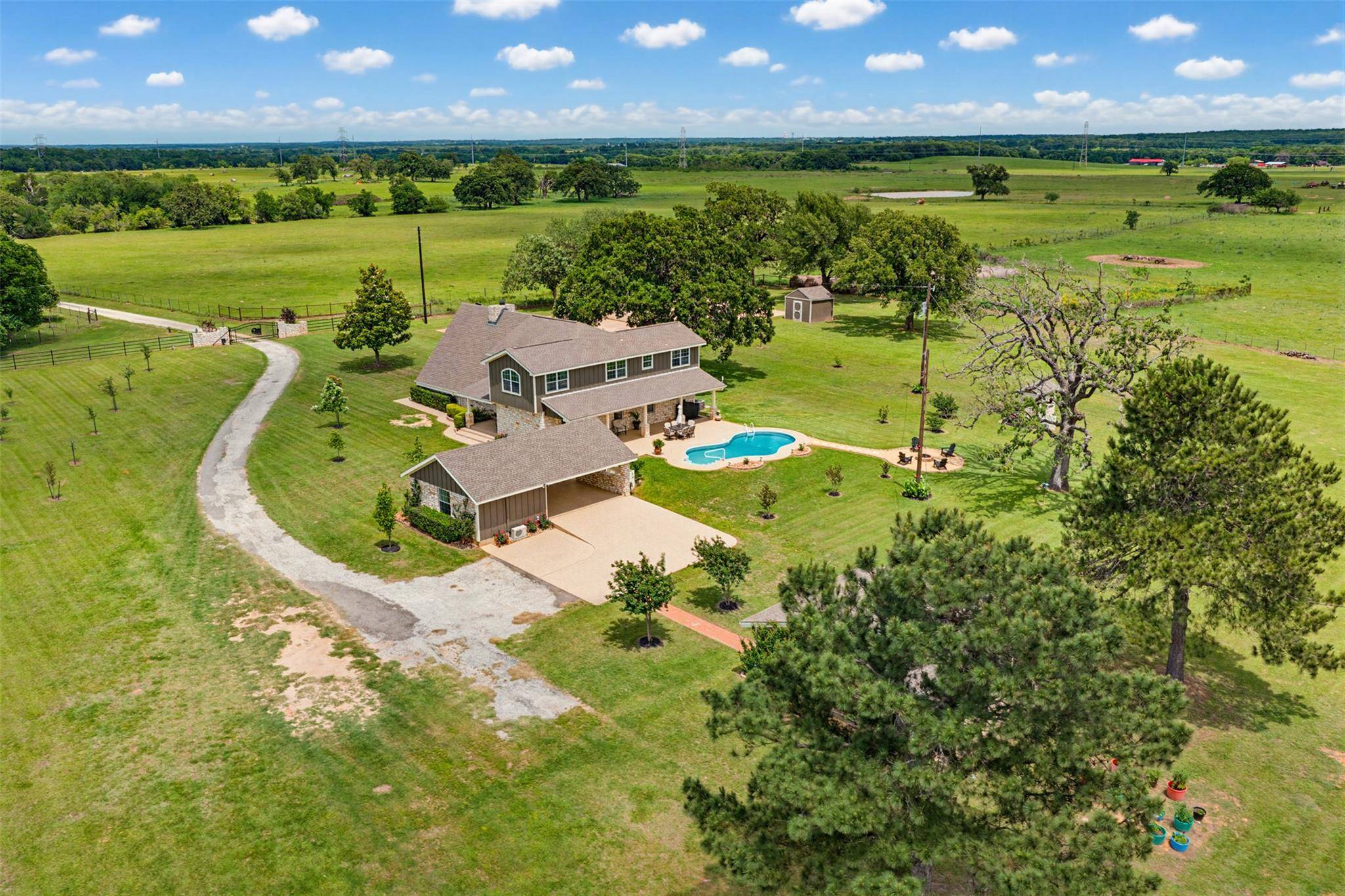489 Boyd LN, Rockdale, TX 76567