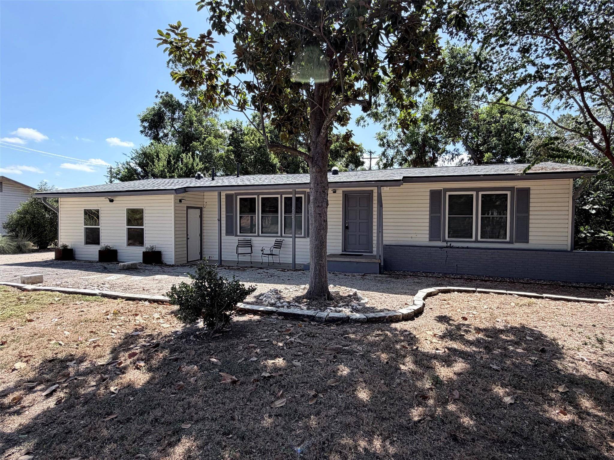 605 W 11th ST, Elgin, TX 78621