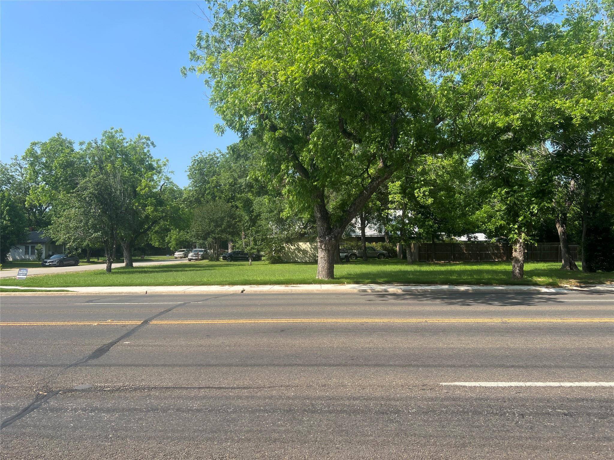 300 Turney ST, Smithville, TX 78957