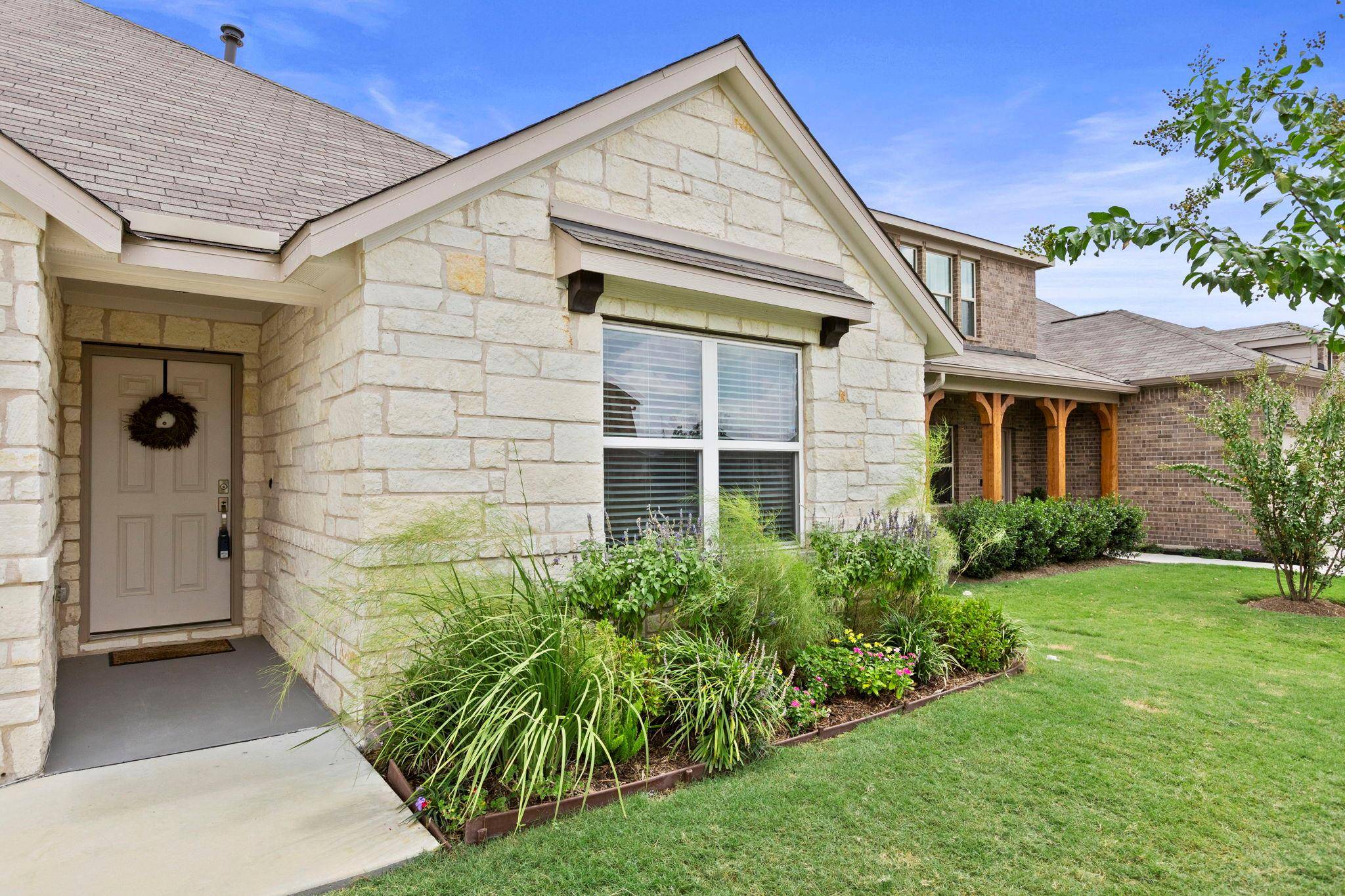 1012 S San Marcos ST, Manor, TX 78653