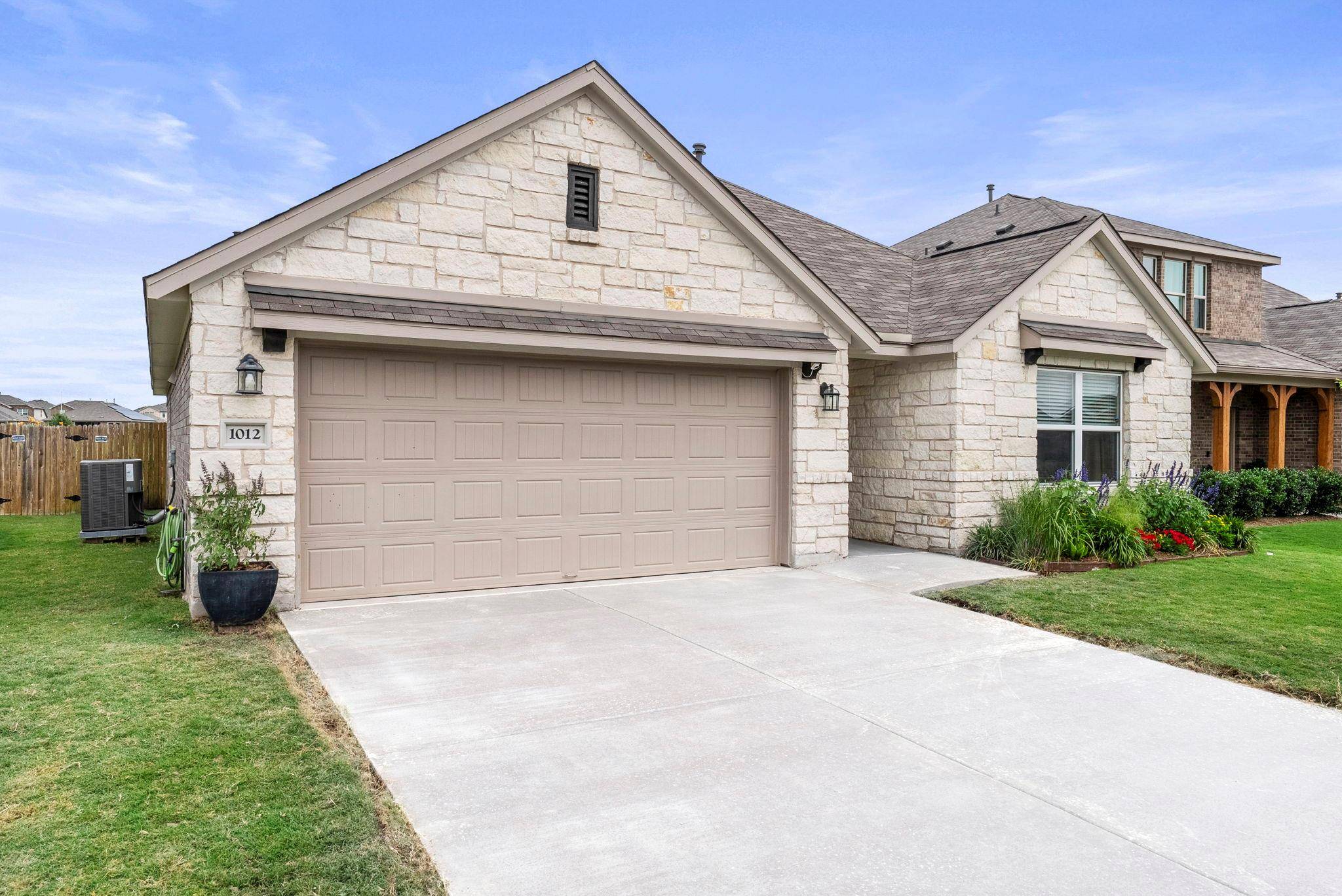 1012 S San Marcos ST, Manor, TX 78653