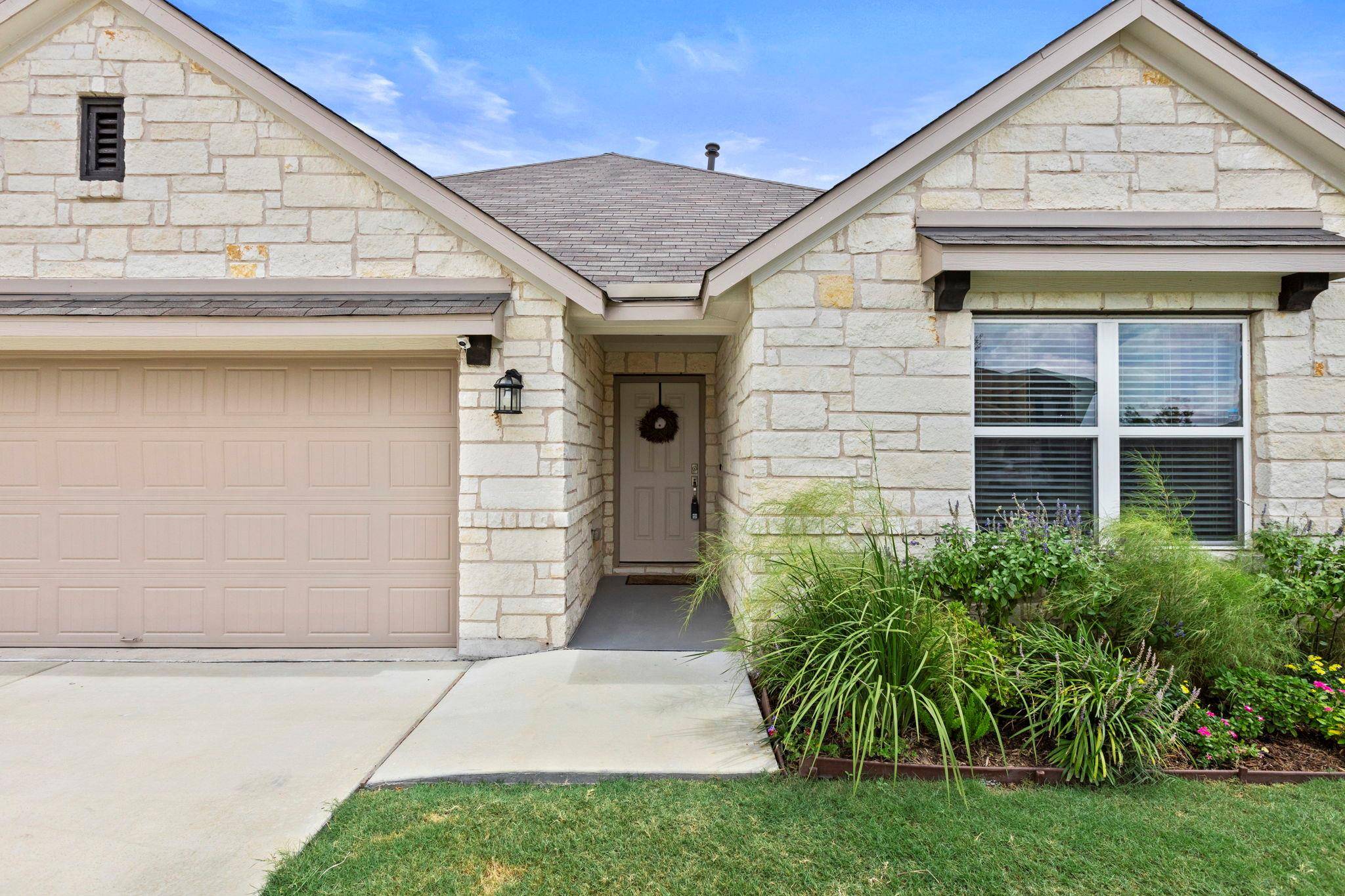 1012 S San Marcos ST, Manor, TX 78653