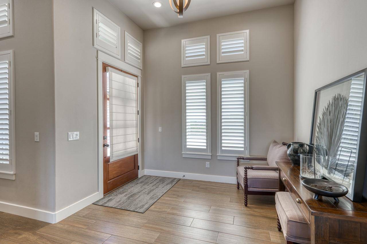 124 Apache Tears DR, Horseshoe Bay, TX 78657