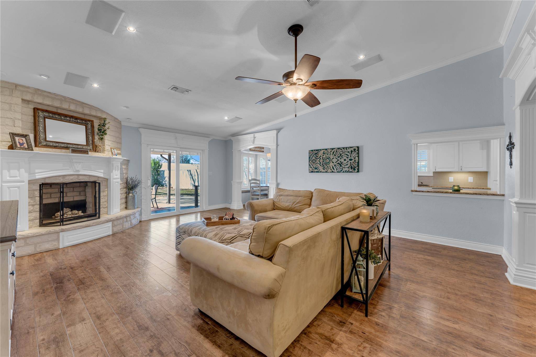 213 Corder LN, Burnet, TX 78611