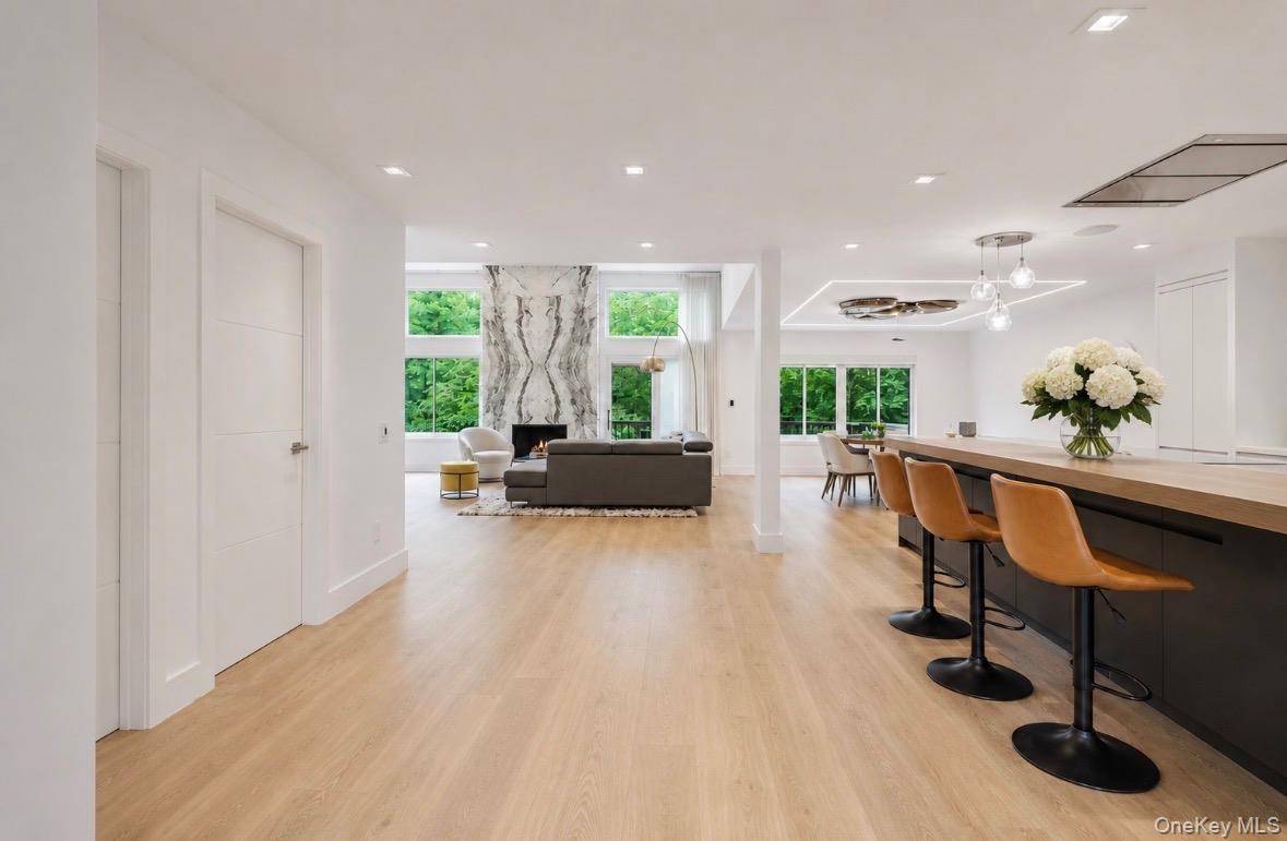 23 Estates TER, Manhasset, NY 11030