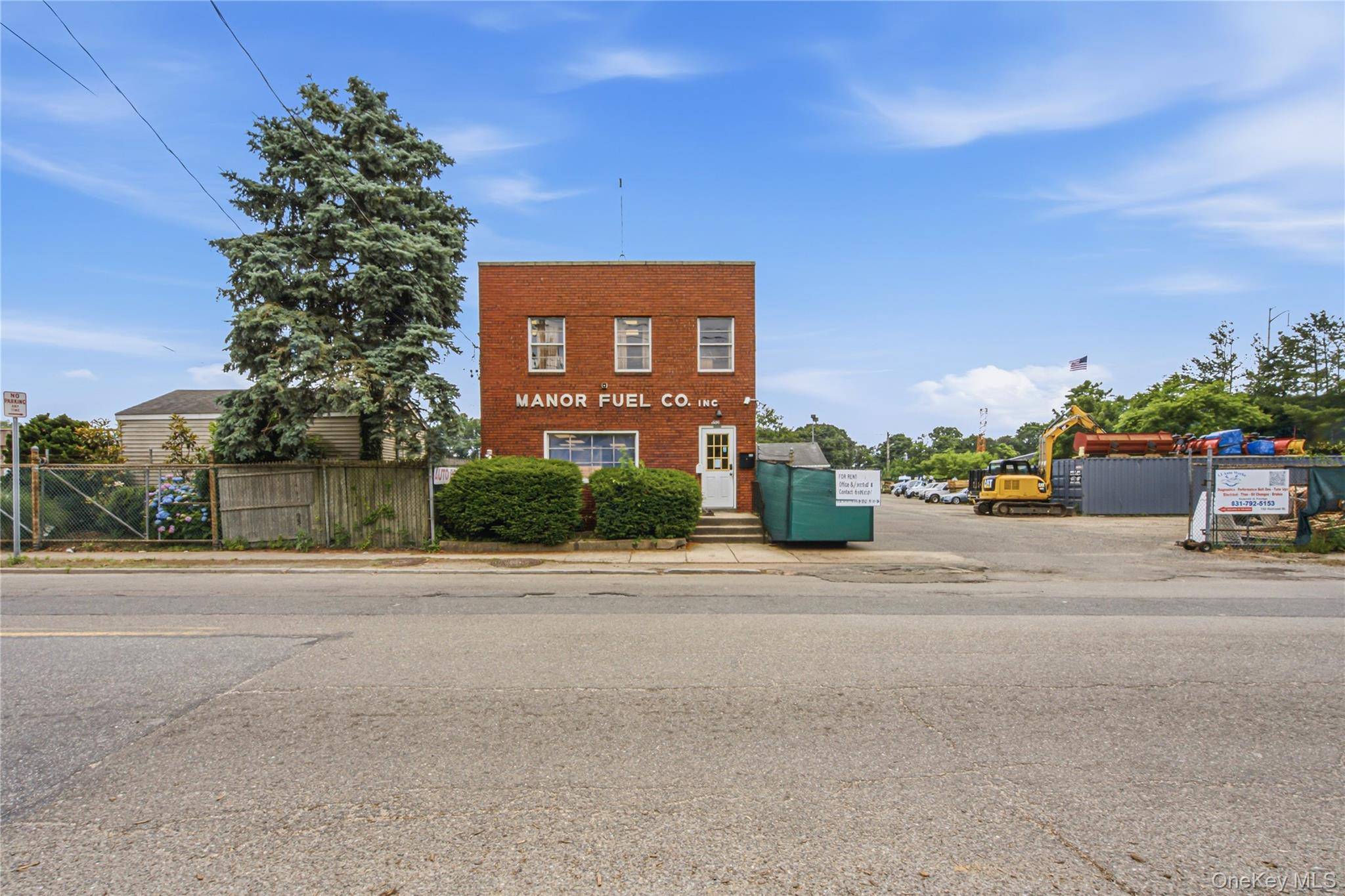 152 Railroad ST, Huntington Station, NY 11746