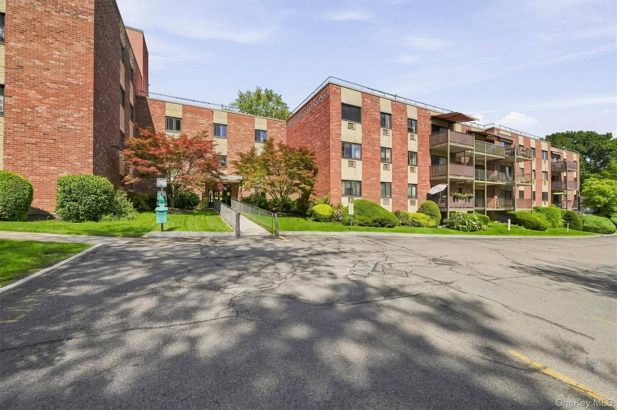 115 Dehaven DR #305, Yonkers, NY 10703