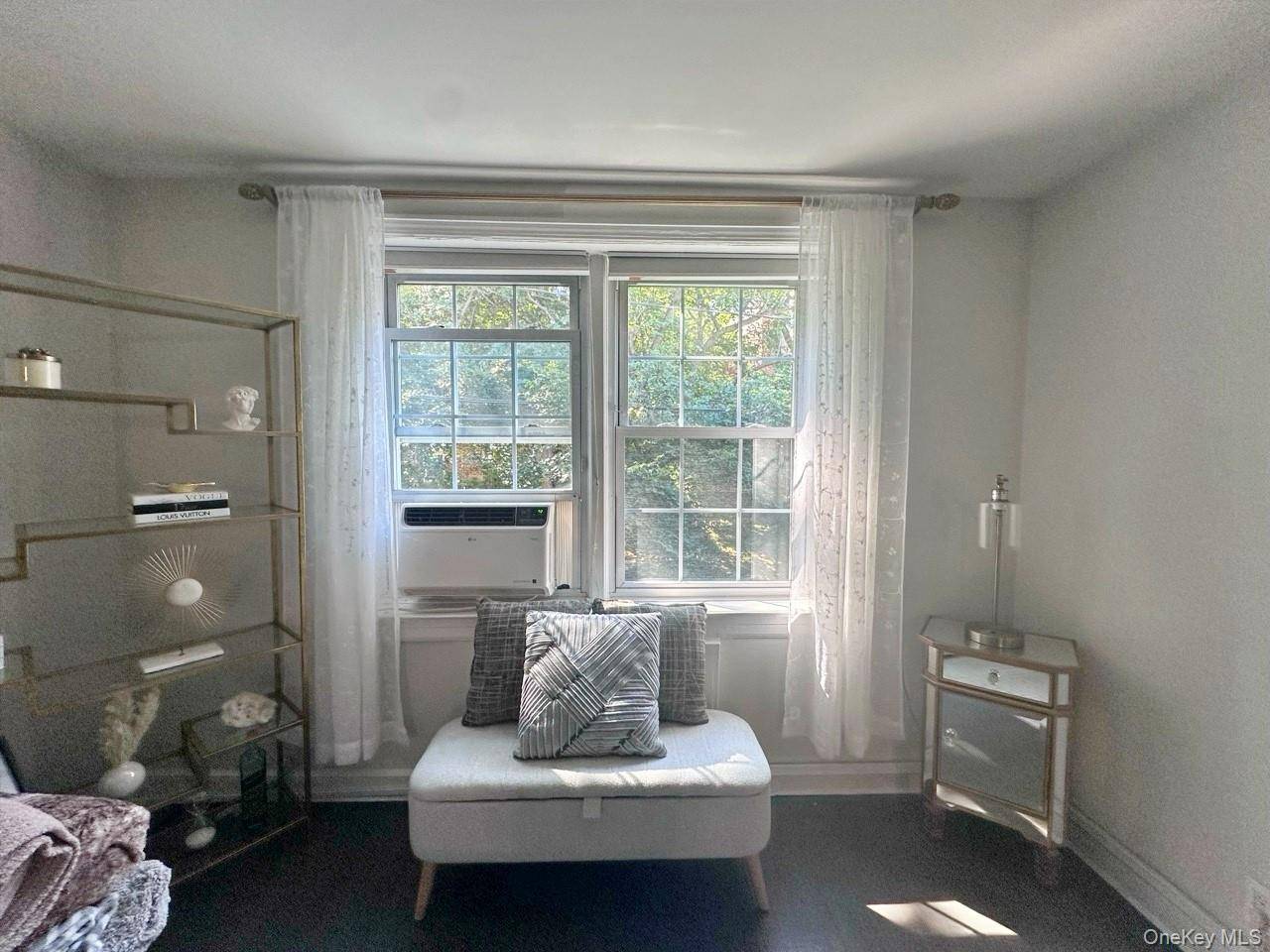 8 Welwyn RD #2G, Great Neck, NY 11020