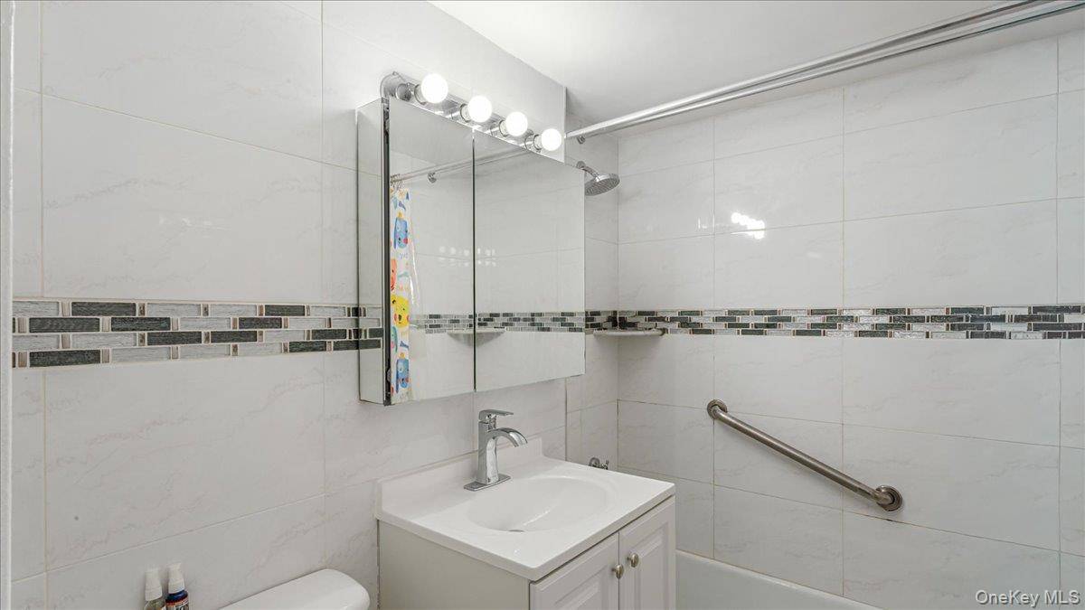 61-35 98th St #7G, Rego Park, NY 11374