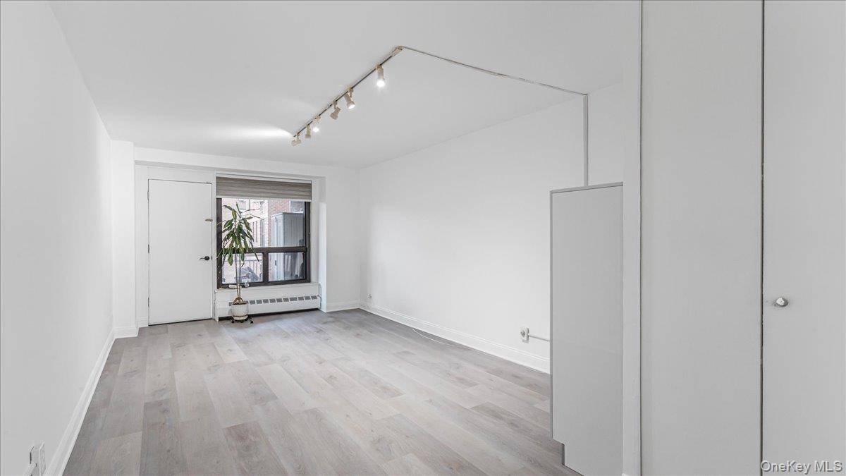 61-35 98th St #7G, Rego Park, NY 11374