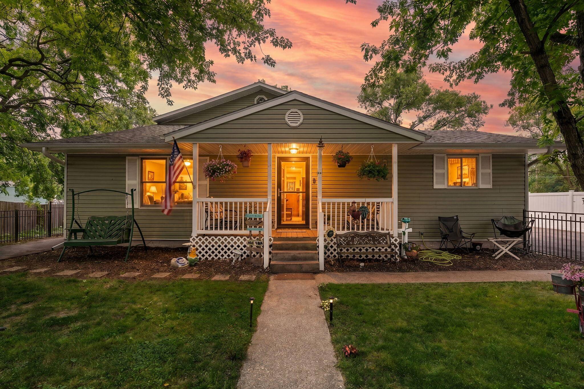 33 E Washington Avenue, Hobart, IN 46342