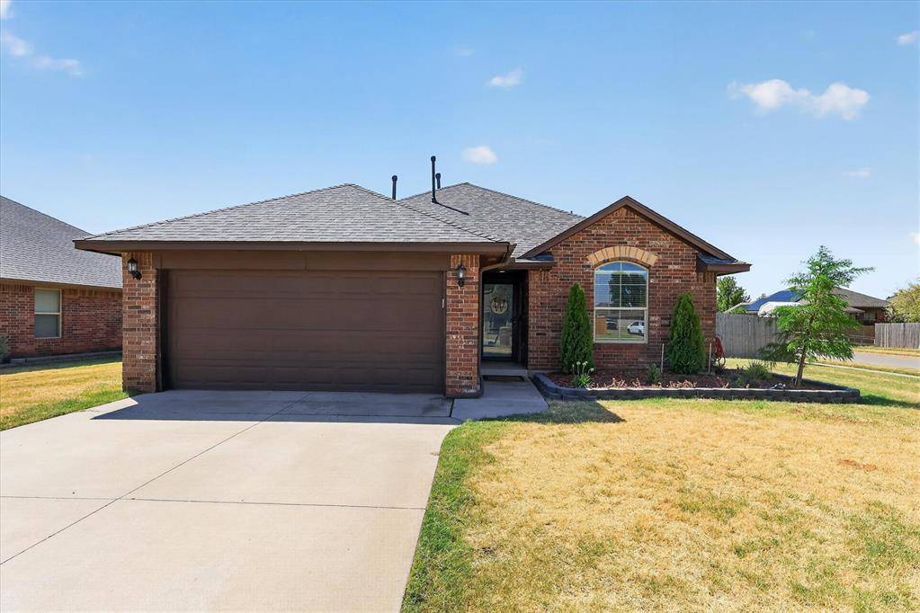 11116 SW 38th CIR, Mustang, OK 73064