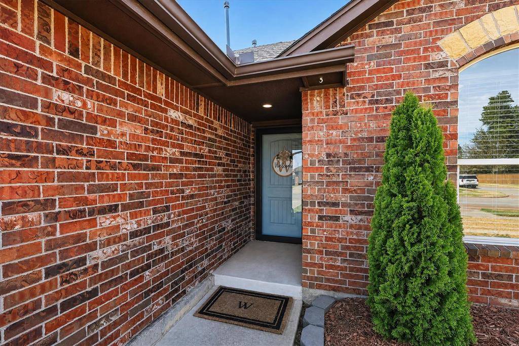 11116 SW 38th CIR, Mustang, OK 73064