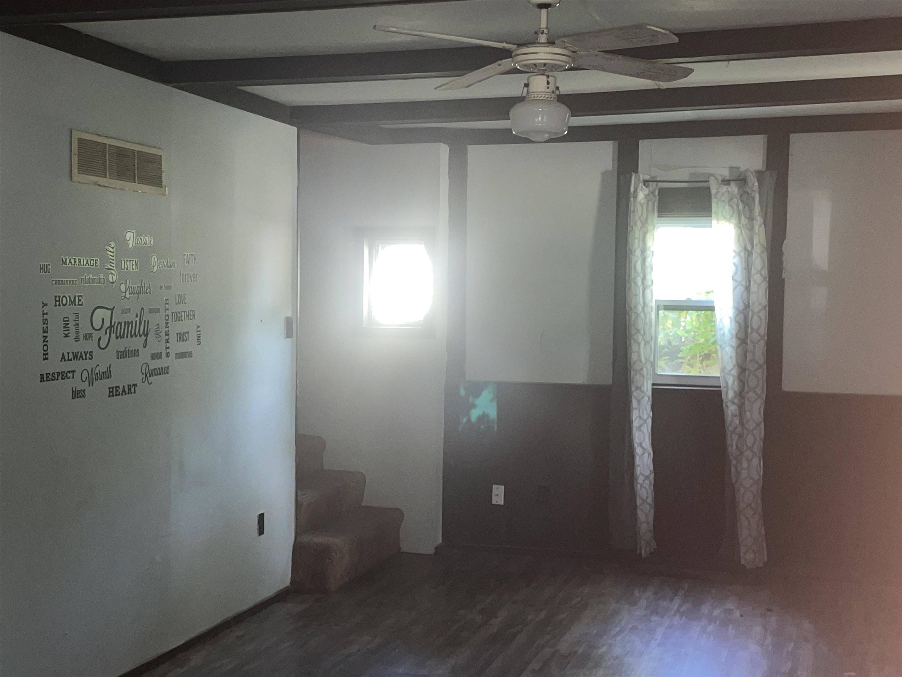 621 E 4th St, Wellington, KS 67152-2716