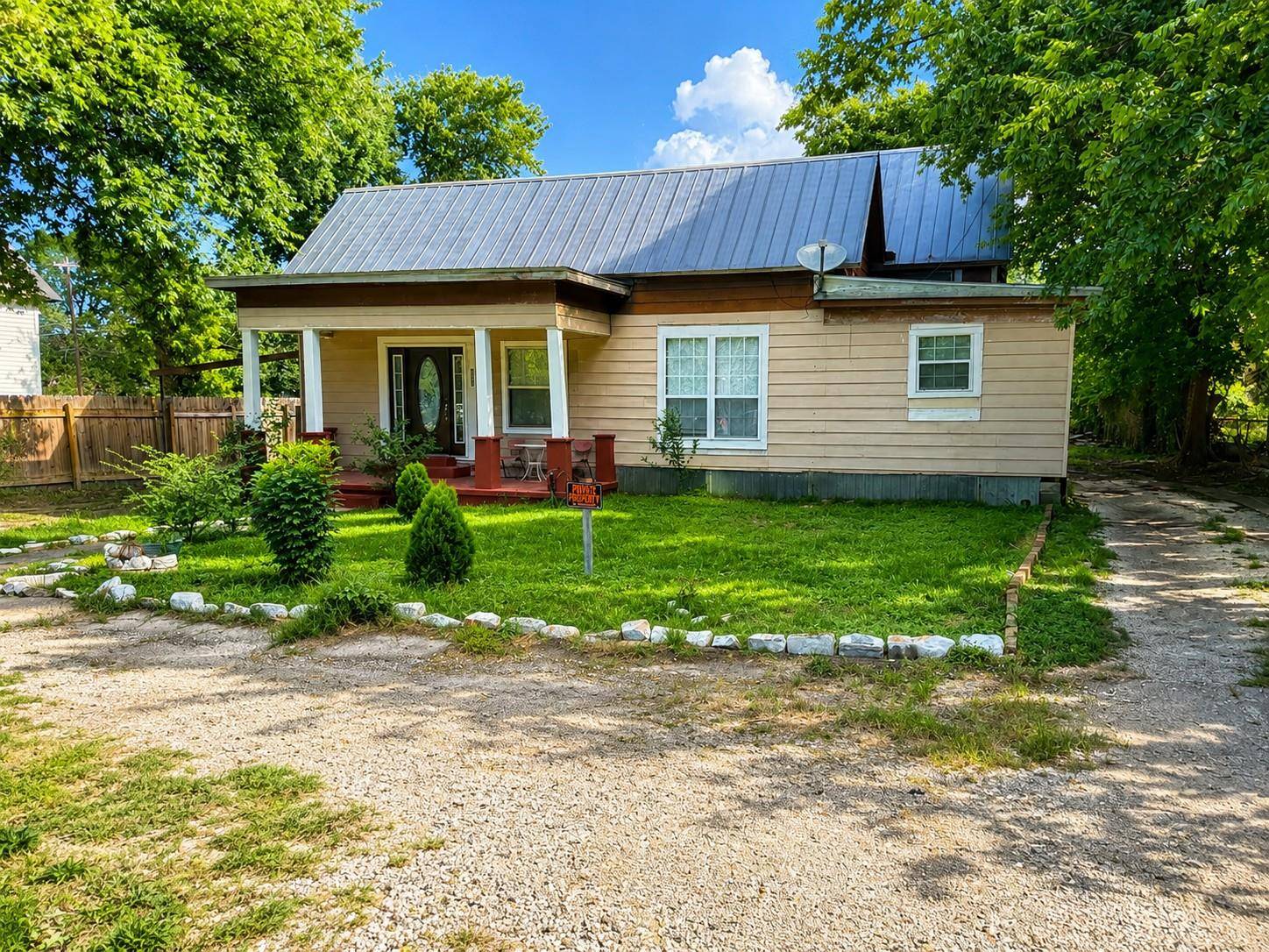 328 W Pietzsch ST, Bartlett, TX 76511