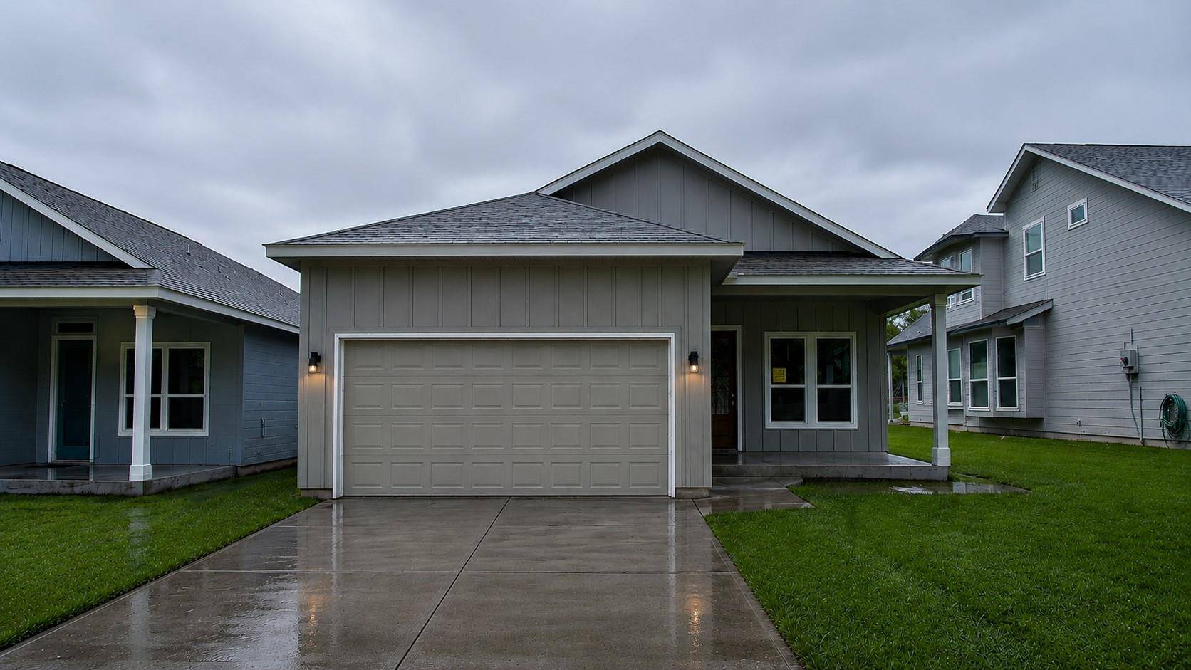 855 Cypress LN, Cottonwood Shores, TX 78657
