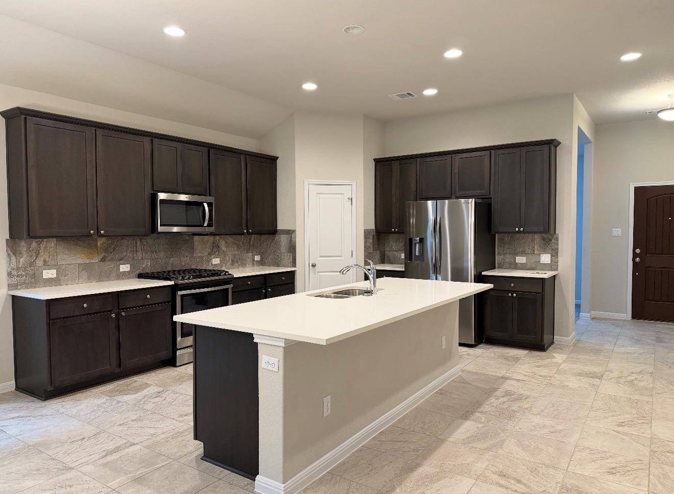228 Castlefields ST, Hutto, TX 78634