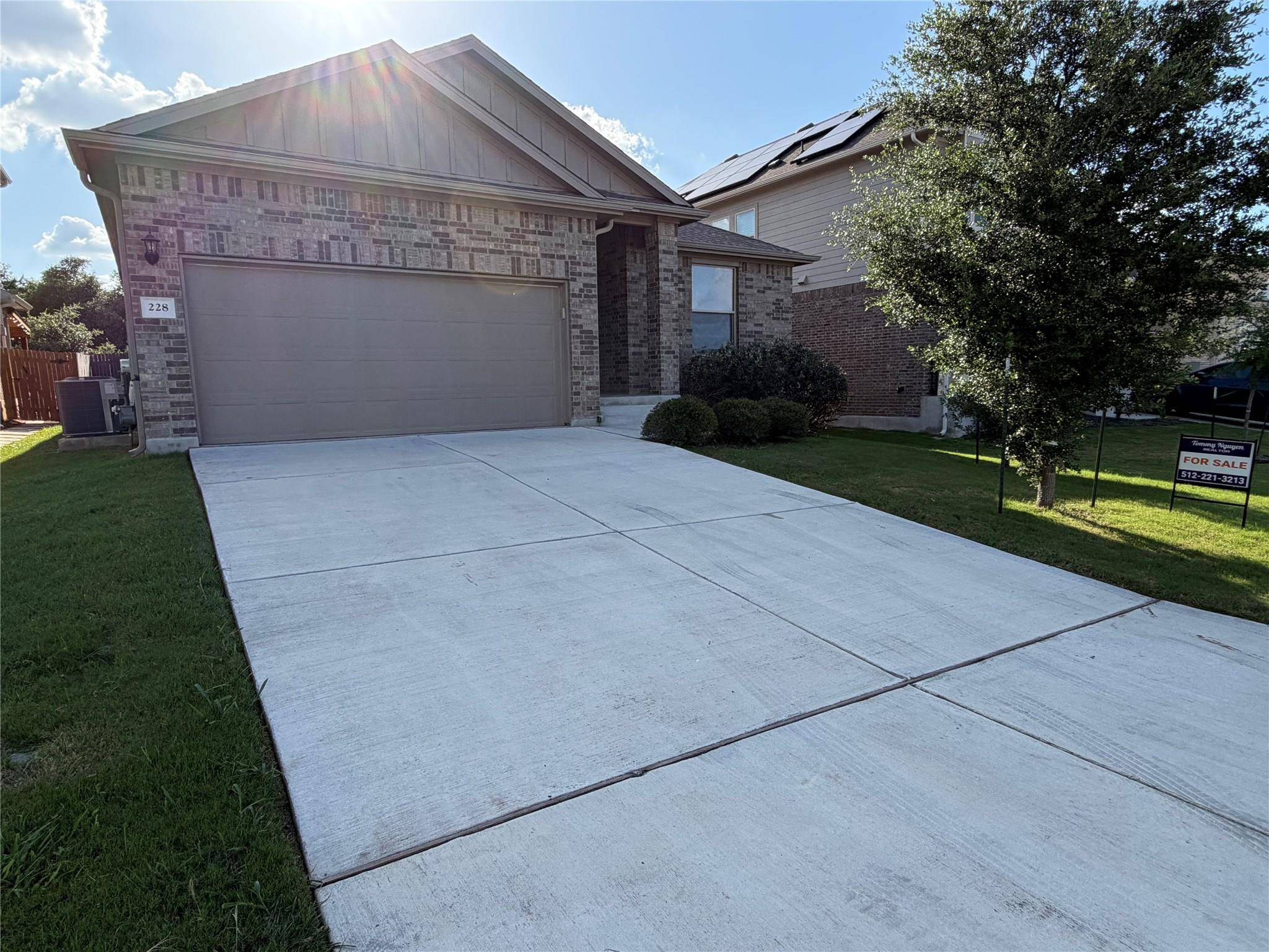 228 Castlefields ST, Hutto, TX 78634