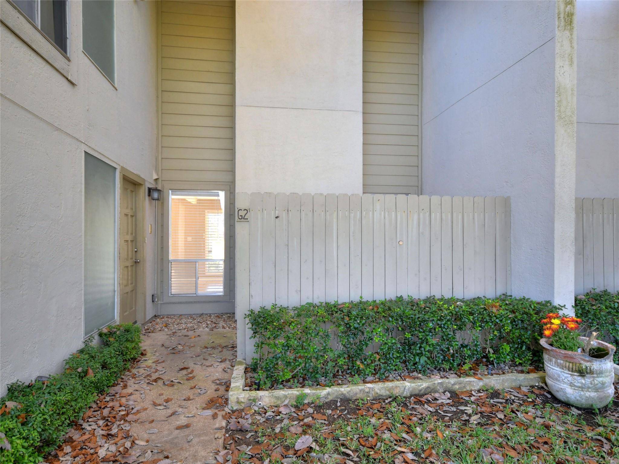 100 Lido CIR #G2, Lakeway, TX 78734