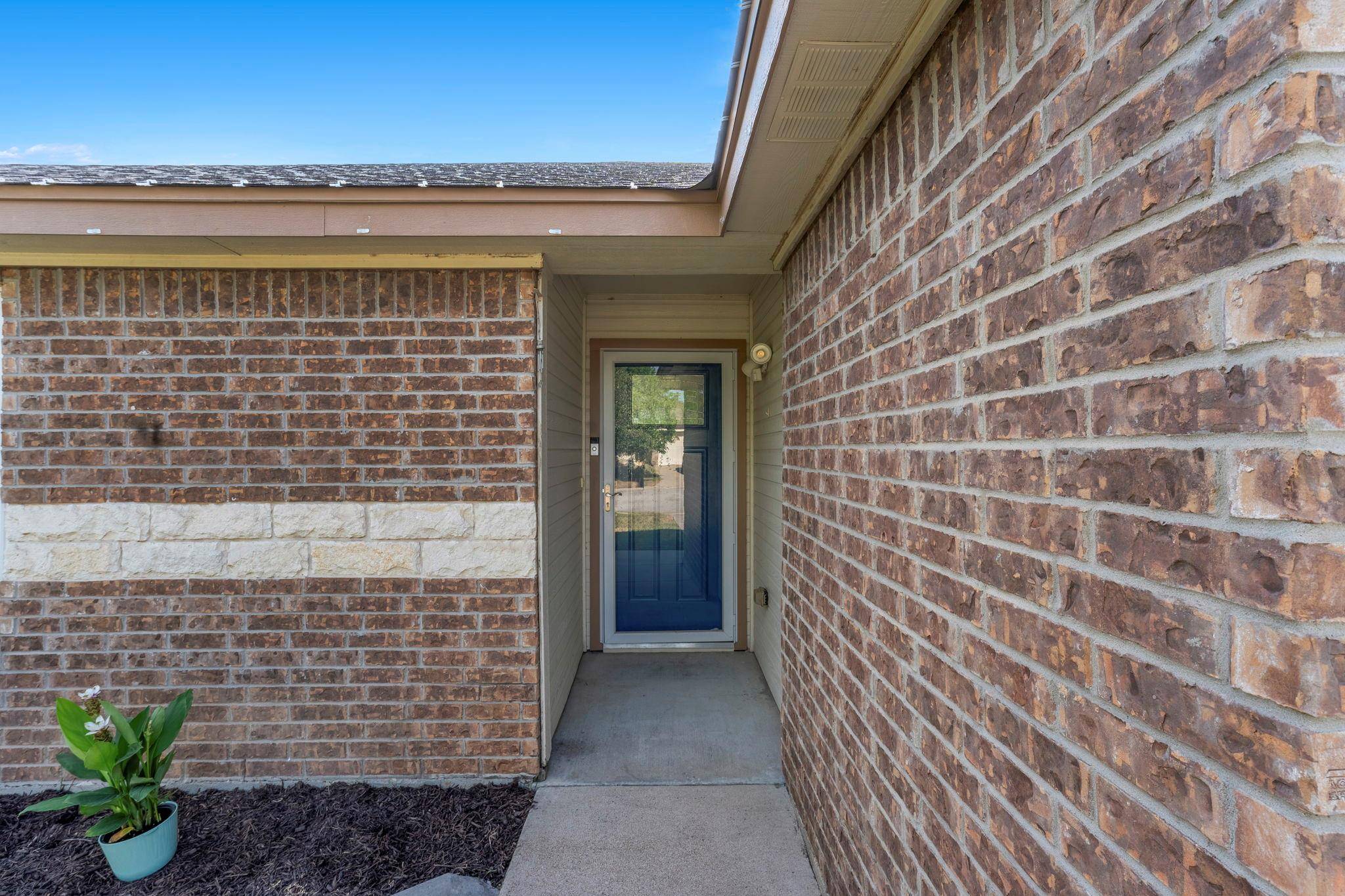 116 Soapstone DR, Jarrell, TX 76537